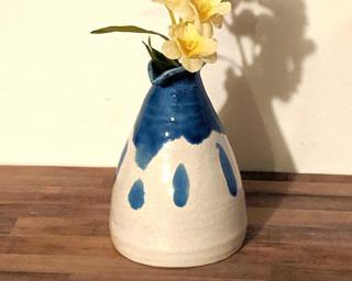 Decorate your room with this one of a kind fun drippy vase.