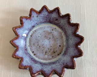 This sweet little dish is made from mid fire brown speckled clay with creamy white and red glazes that breaks over the edges, really highlighting the speckles underneath.